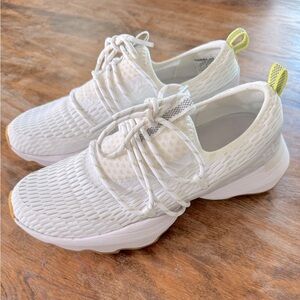 Sorel kinetic impact sneaker women’s